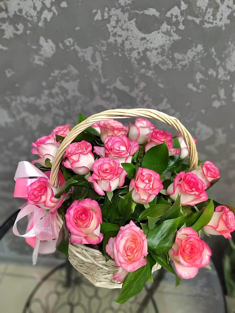 Цветочная композиция из Розы в корзине в Булгаково Башкортостан