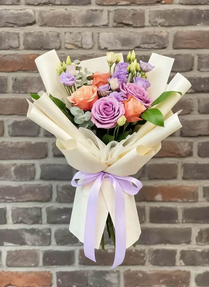 Букет цветов из: Лизиантусы и Розы в Булгаково Башкортостан