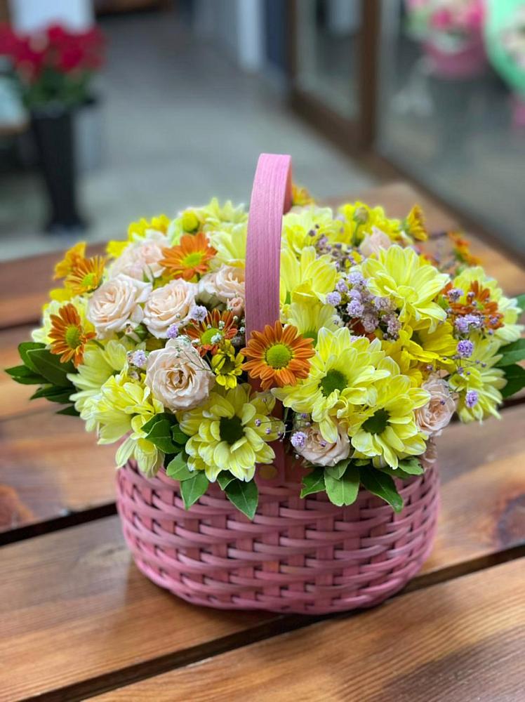 Цветочная композиция из Хризантемы и Розы в корзине в Булгаково Башкортостан