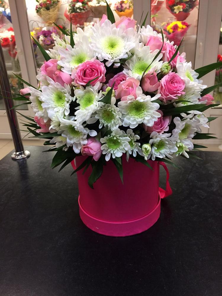 Цветочная композиция из Розы и Хризантемы в шляпной коробке в Булгаково Башкортостан