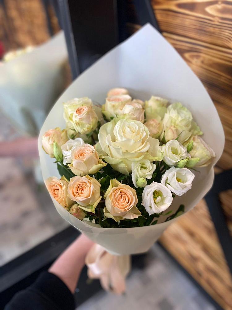 Букет цветов из: Розы и Лизиантусы в Булгаково Башкортостан